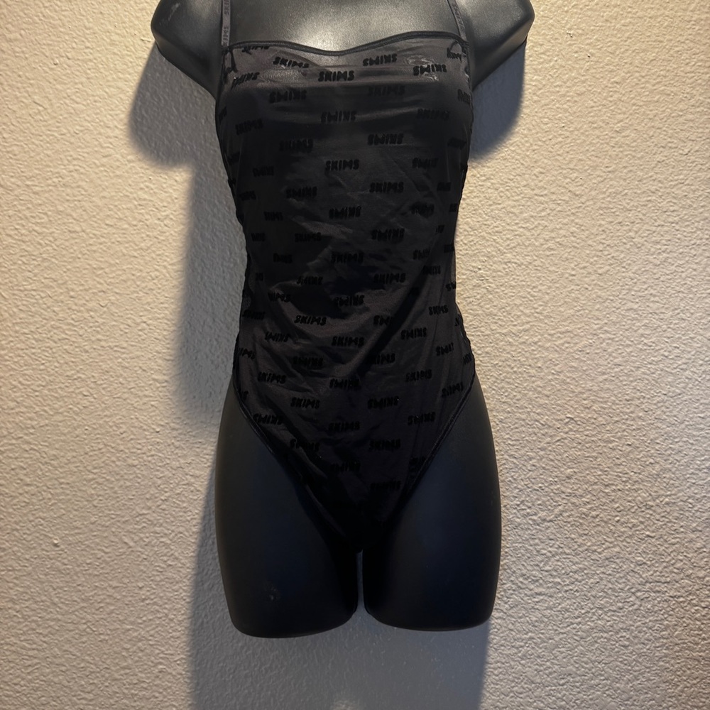 NEW Women’s Skims all over print Logo Mesh black Thong Bodysuit size medium